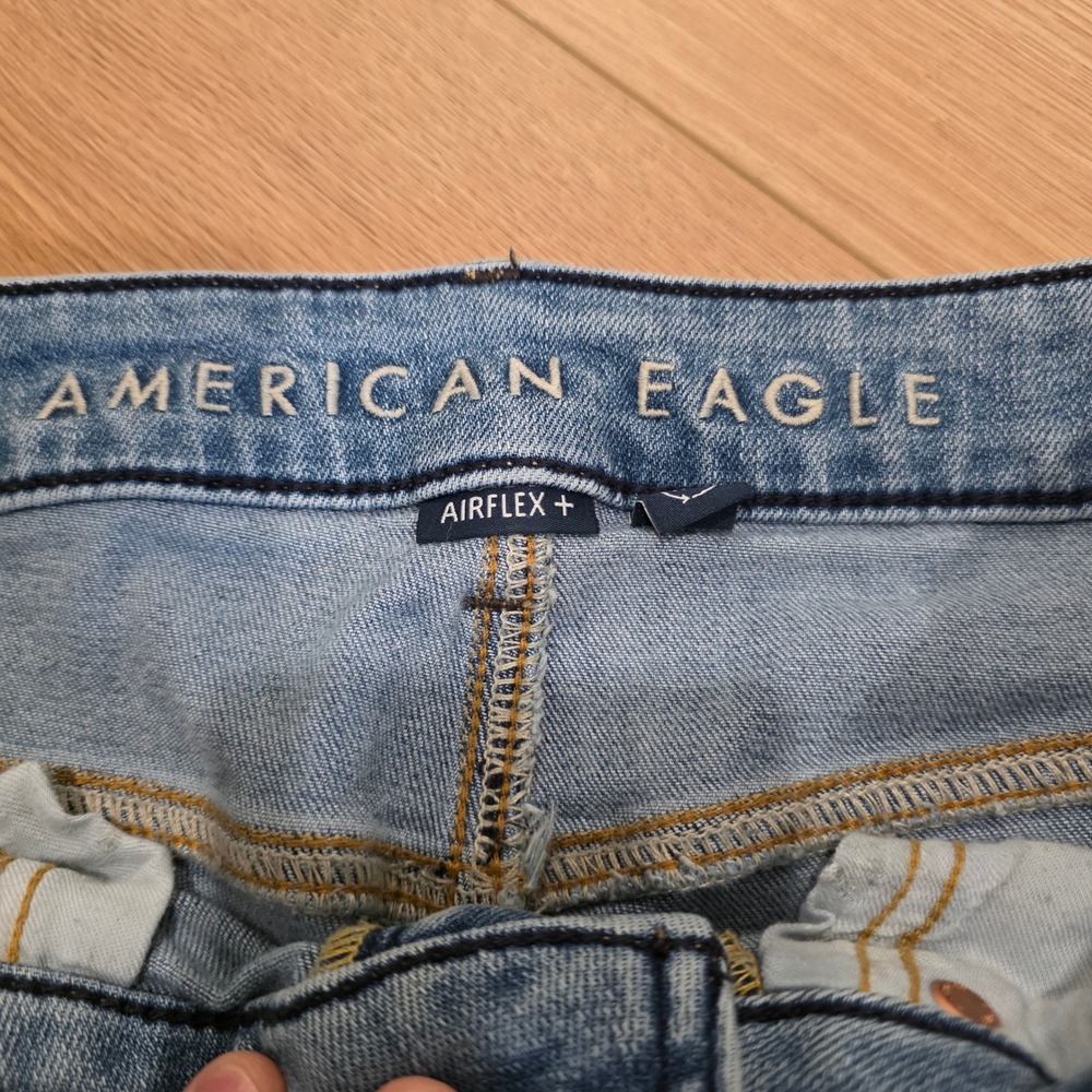 American Eagle Airflex Slim Straight Jeans Mens Fits 30x31 Light Wash Blue Denim - Picture 3 of 11